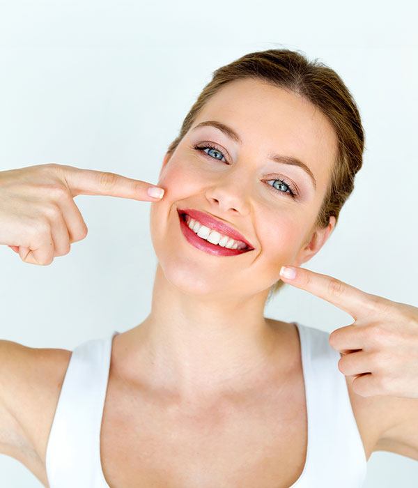 Sorriso di una donna con le faccette dentali